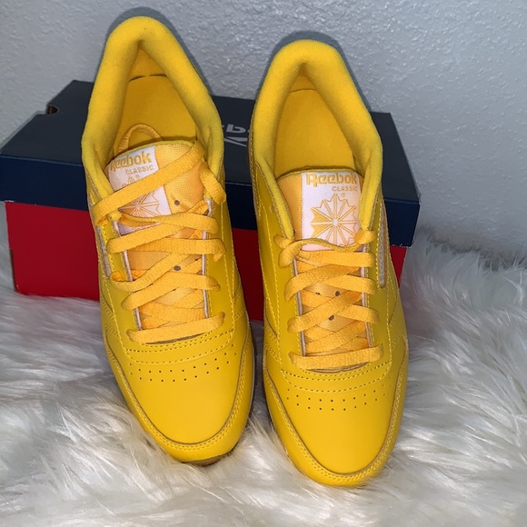 Wmns Classic Leather Toxic Yellow Gum - Picture 6 of 10